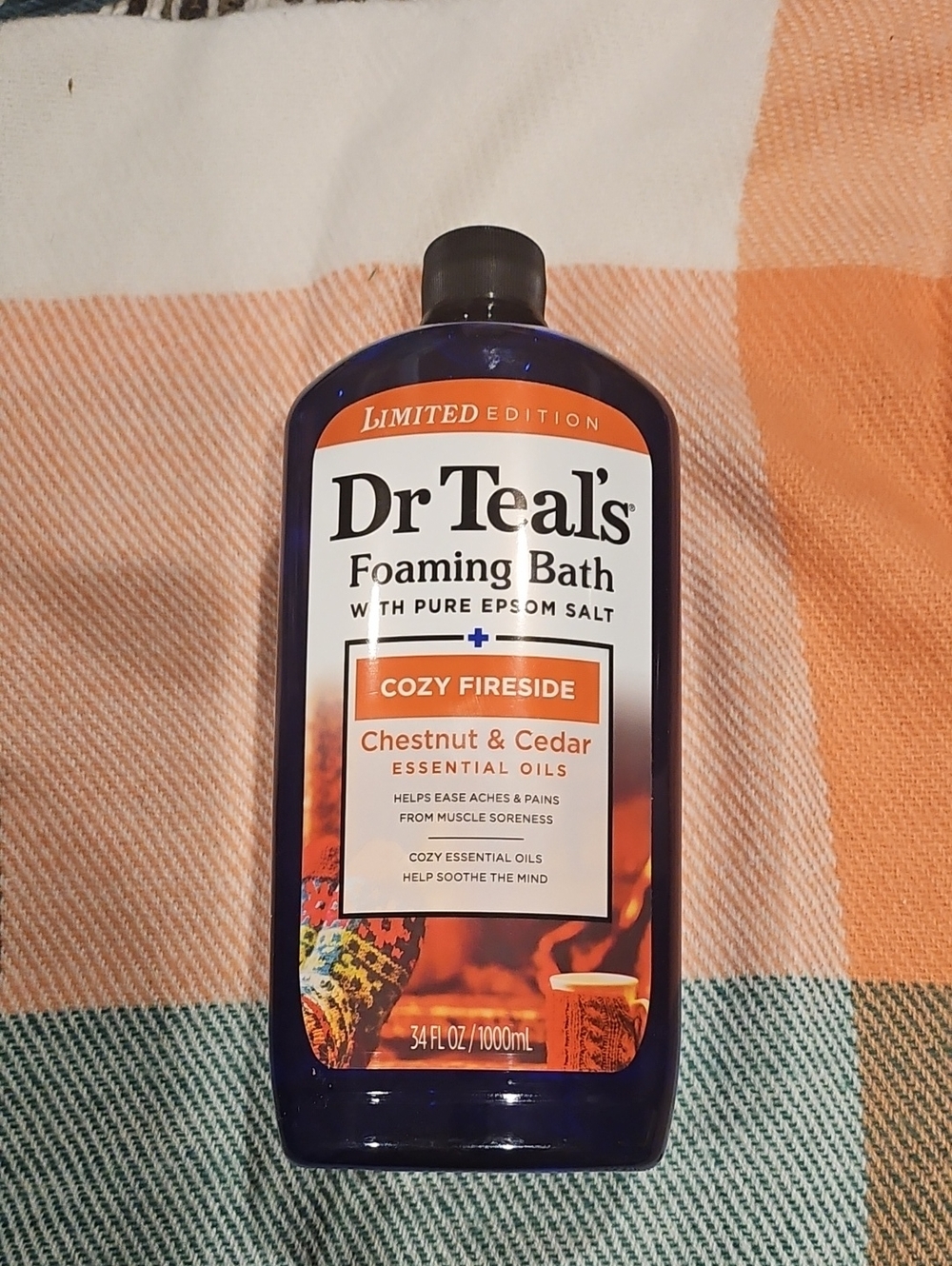 Cozy Fireside Chestnut & Cedar Foaming Bath - Warm Orange